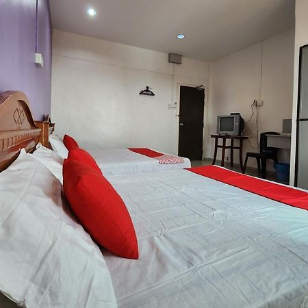 Oyo 90743 Hotel Ban Cheong Kangar Esterno foto