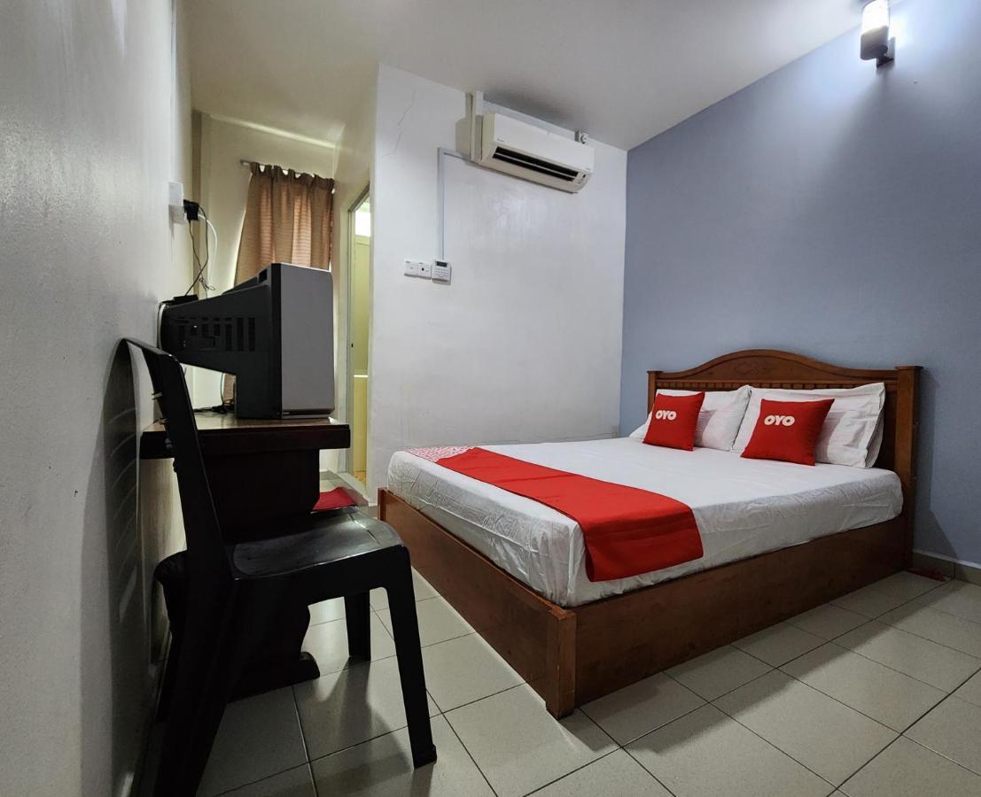Oyo 90743 Hotel Ban Cheong Kangar Esterno foto