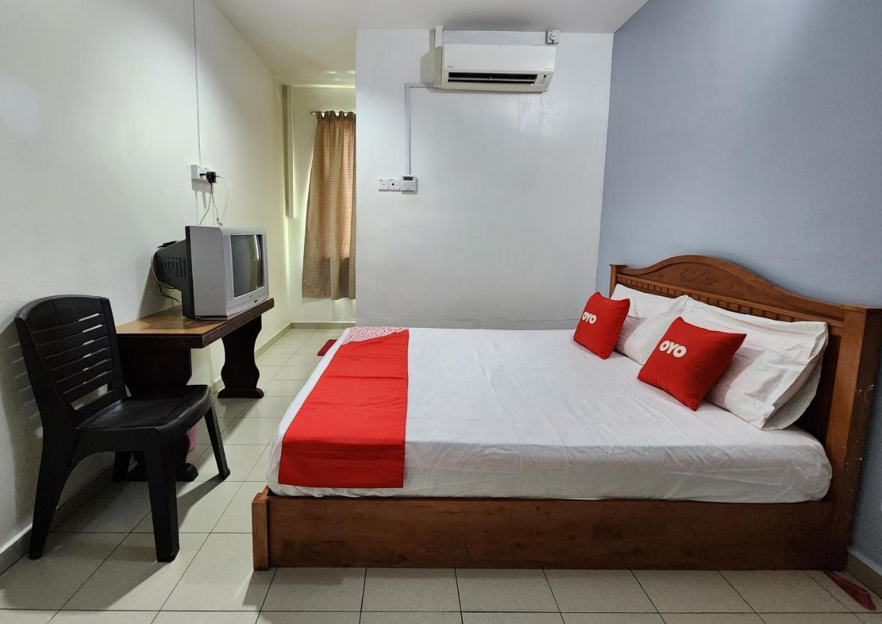 Oyo 90743 Hotel Ban Cheong Kangar Esterno foto