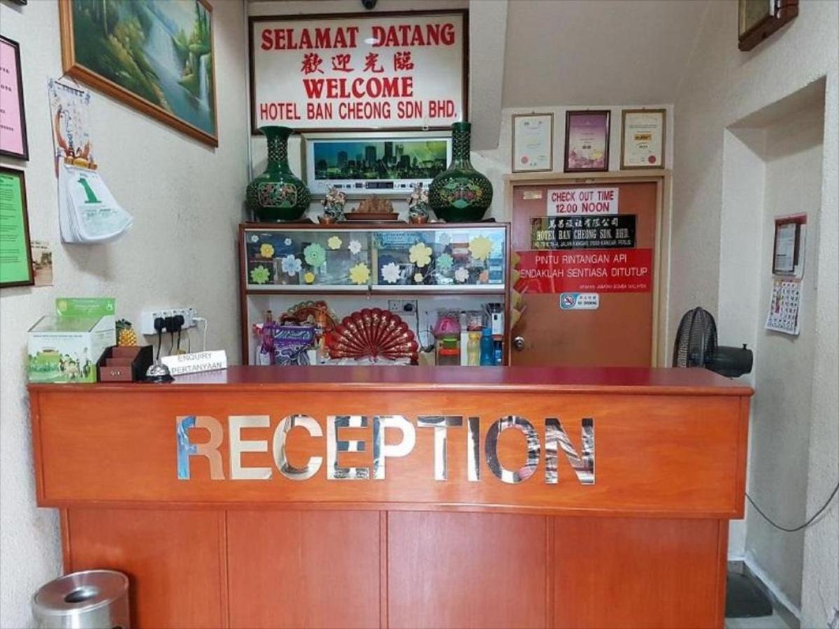 Oyo 90743 Hotel Ban Cheong Kangar Esterno foto