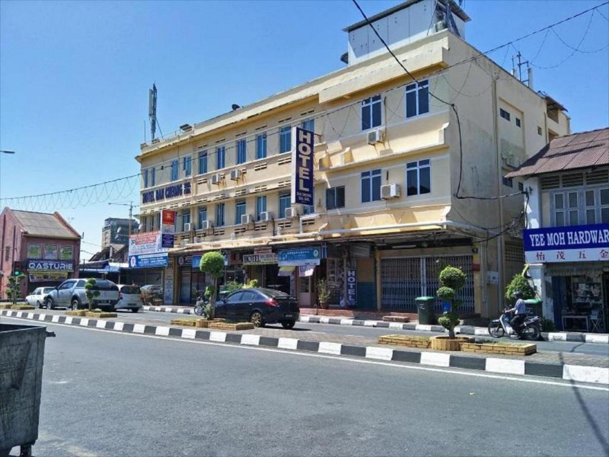 Oyo 90743 Hotel Ban Cheong Kangar Esterno foto