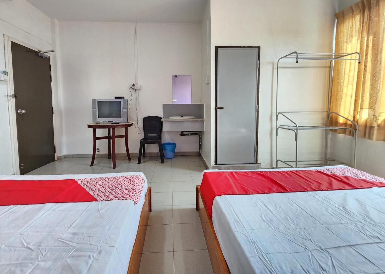 Oyo 90743 Hotel Ban Cheong Kangar Esterno foto