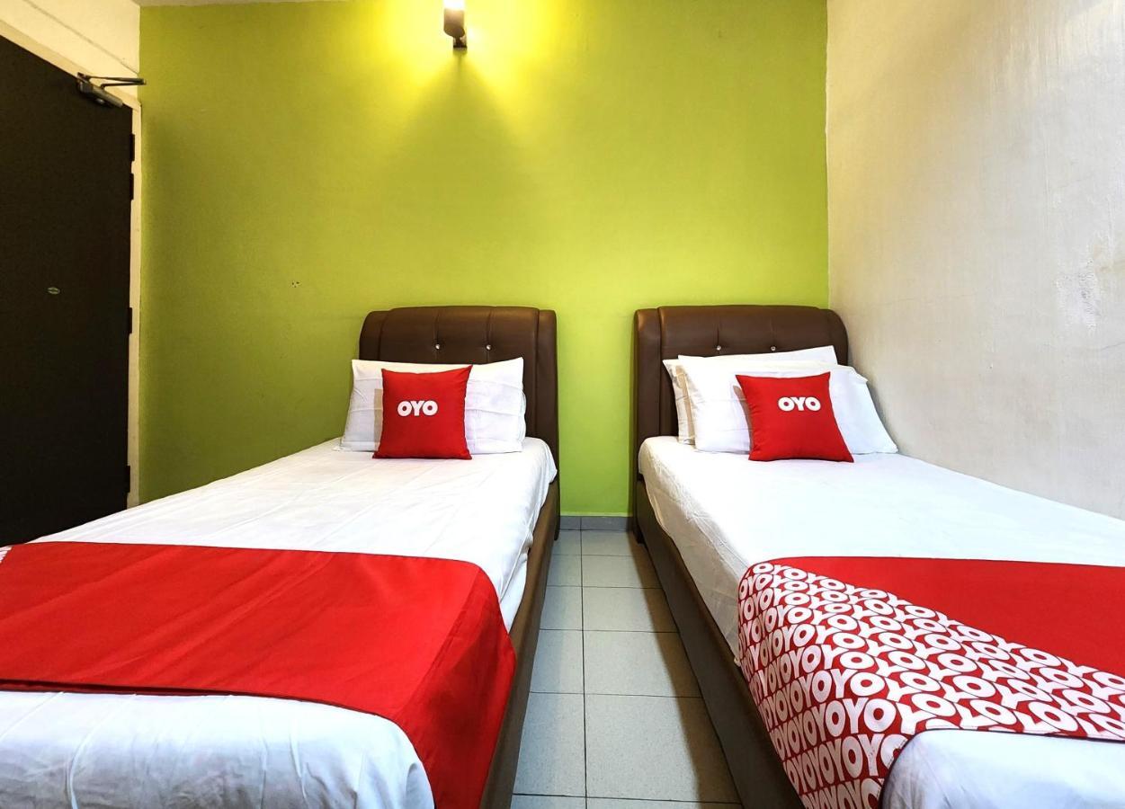 Oyo 90743 Hotel Ban Cheong Kangar Esterno foto