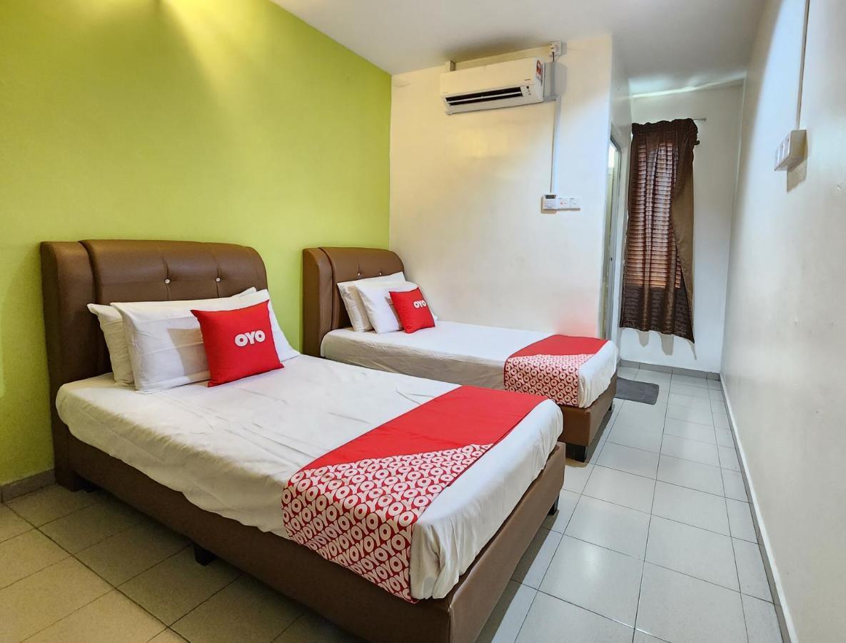Oyo 90743 Hotel Ban Cheong Kangar Esterno foto