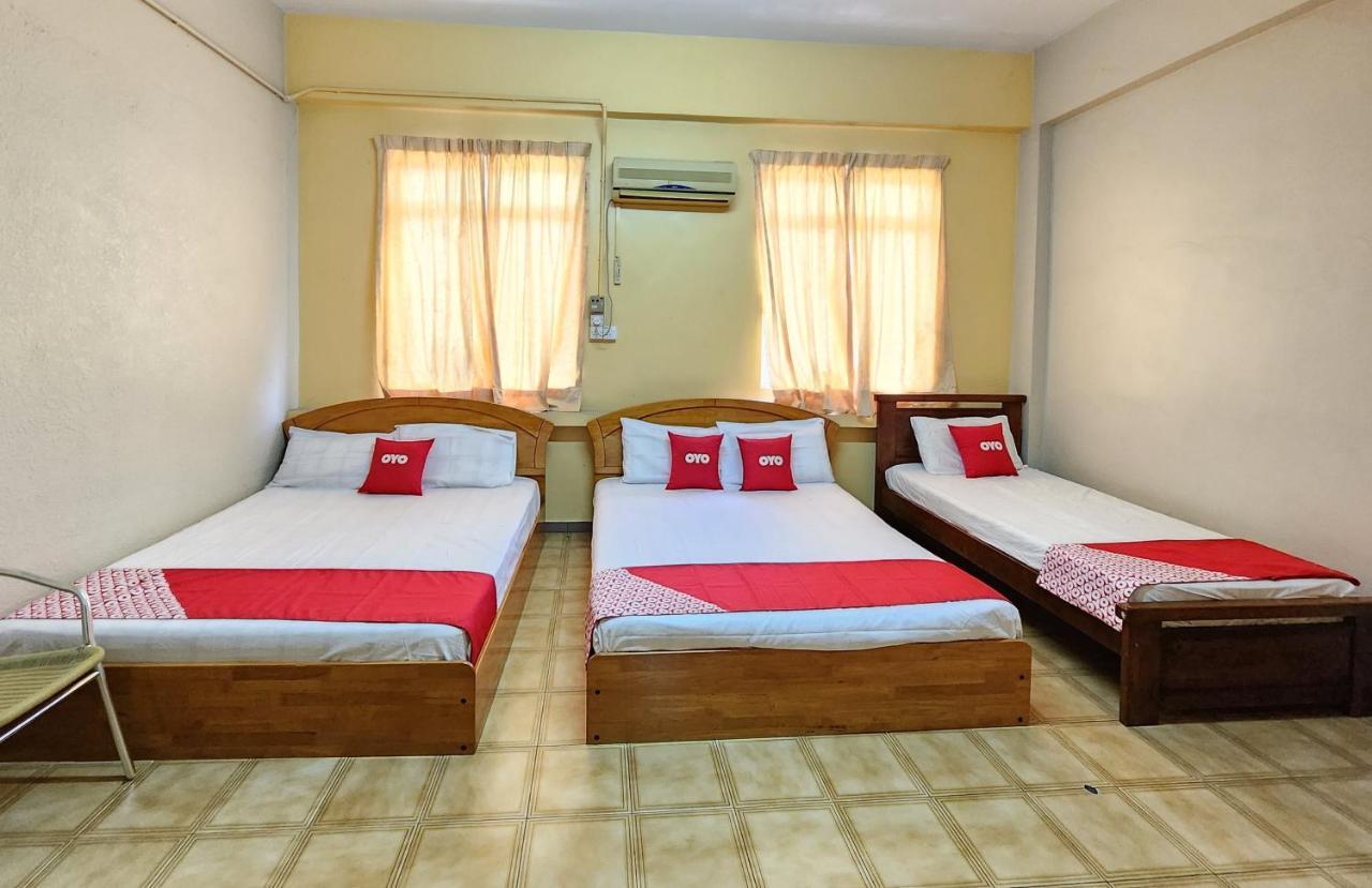 Oyo 90743 Hotel Ban Cheong Kangar Esterno foto