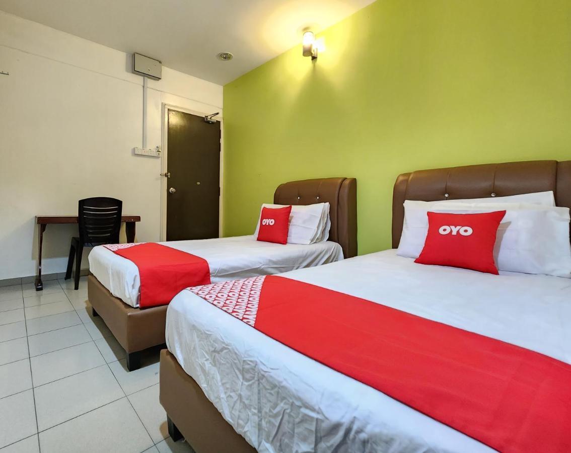 Oyo 90743 Hotel Ban Cheong Kangar Esterno foto