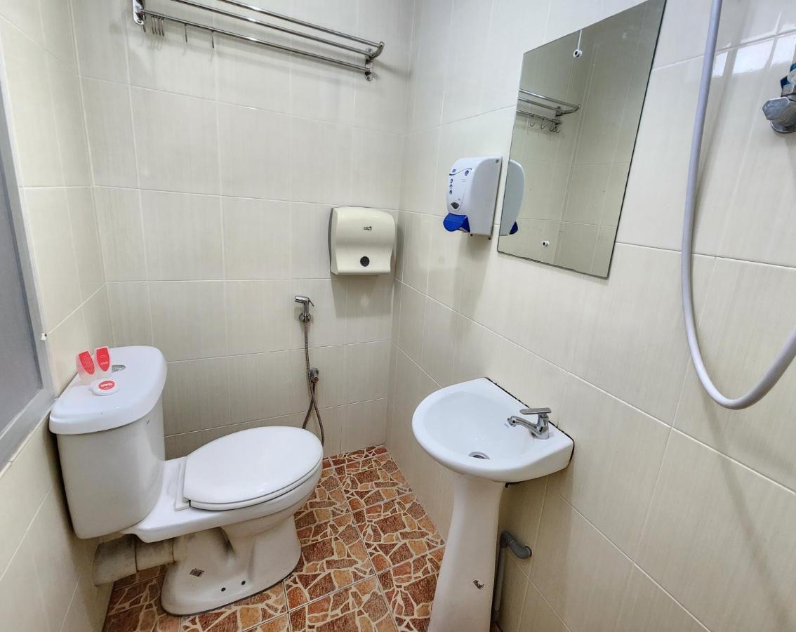 Oyo 90743 Hotel Ban Cheong Kangar Esterno foto