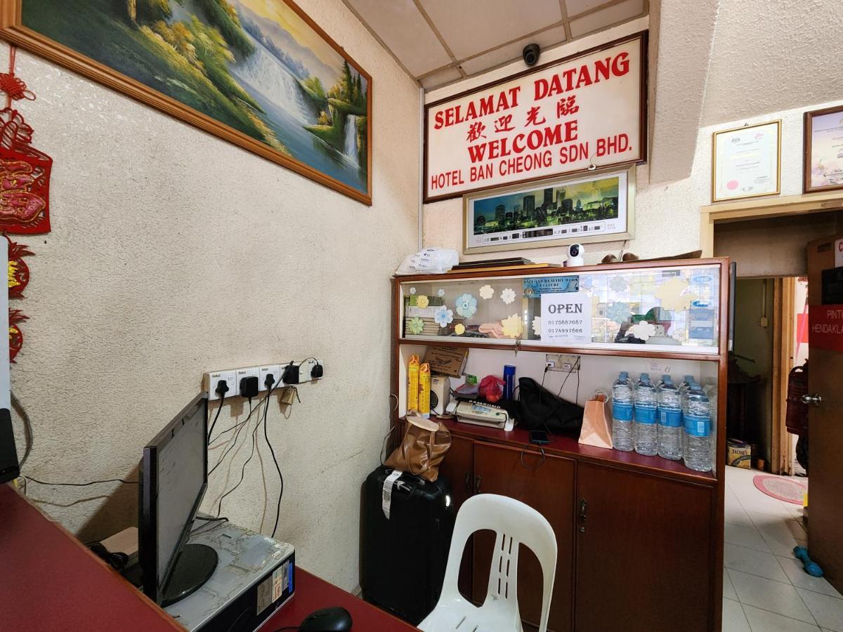 Oyo 90743 Hotel Ban Cheong Kangar Esterno foto